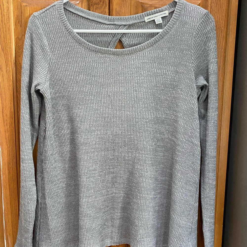 American Eagle Sweater. Size small. Grey color.